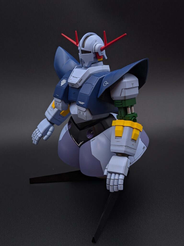 HGUC ジオング 1/144 斜め前アングル|立体感と側面のディテール