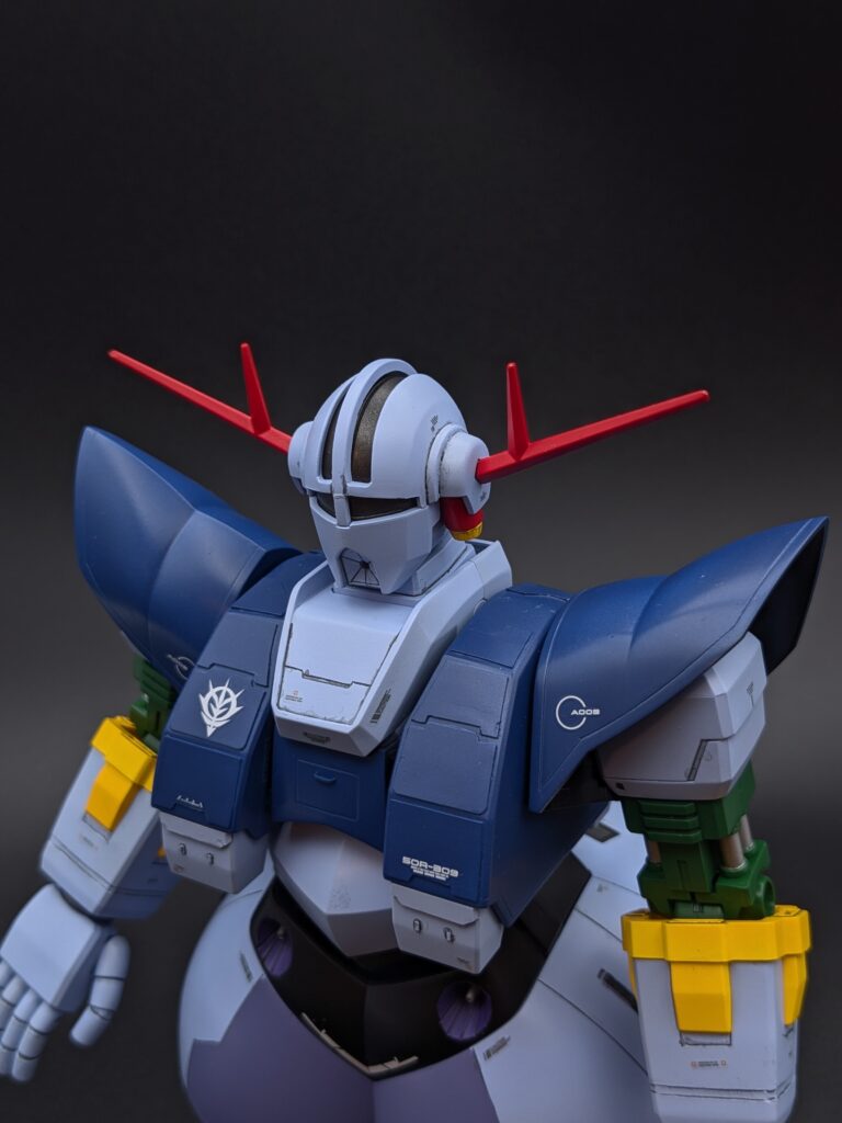 HGUC ジオング 1/144 胸部・頭部アップ|デカールと塗装の質感 斜め前アングル