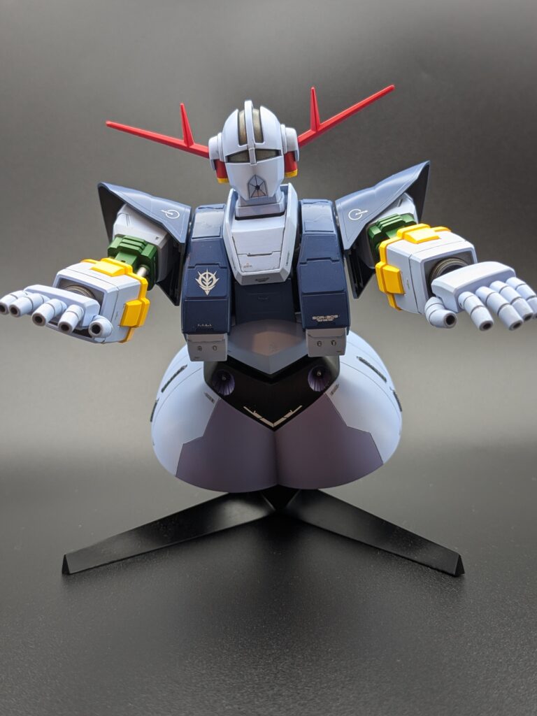 HGUC ジオング 1/144 正面 俯瞰気味|ボリューム感が伝わるアングル