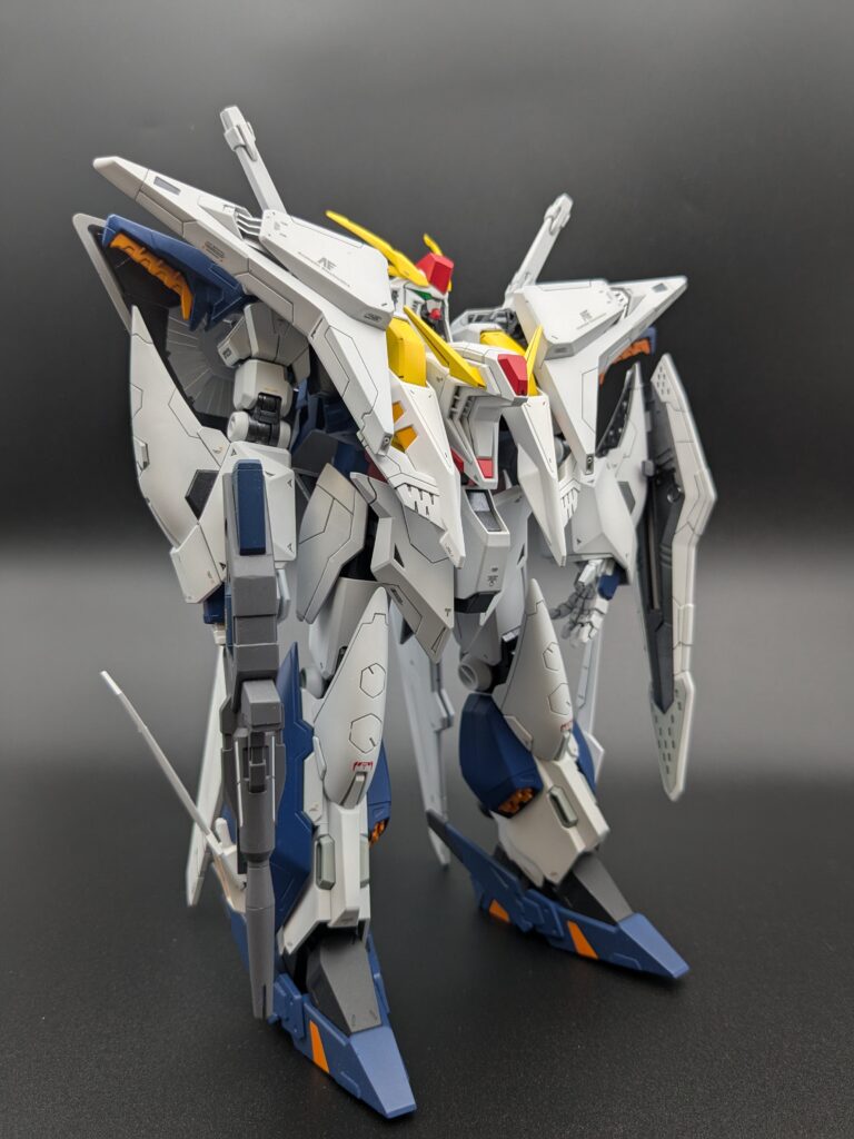 HGクスィーガンダム 斜め後方 シールド側面
