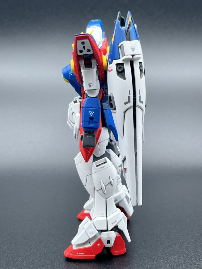 HGAC ウイングガンダムゼロ 完成品・ウイングバインダー装着の側面