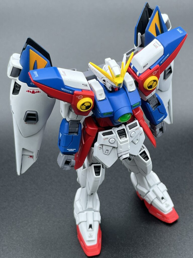 HGAC ウイングガンダムゼロ 完成品・斜め上から見下ろしたアングル